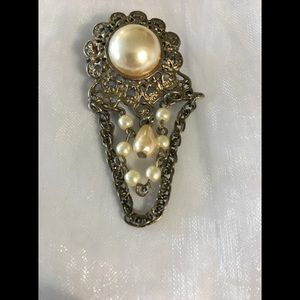 Vintage faux pearls and‎ gold metal brooch